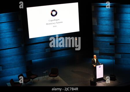 Copenhagen, Denmark. 10th June, 2022. Former U.S. President Barack Obama speaks at the Copenhagen Democracy Summit. Credit: Steffen Trumpf/dpa/Alamy Live News Stock Photo