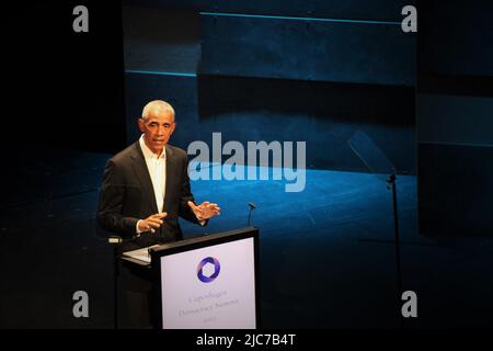 Copenhagen, Denmark. 10th June, 2022. Former U.S. President Barack Obama speaks at the Copenhagen Democracy Summit. Credit: Steffen Trumpf/dpa/Alamy Live News Stock Photo