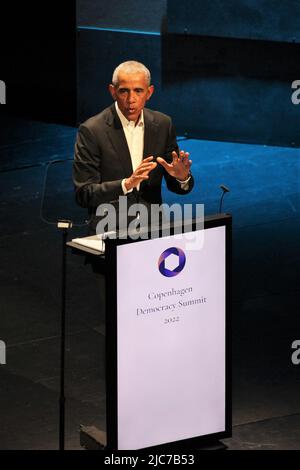 Copenhagen, Denmark. 10th June, 2022. Former U.S. President Barack Obama speaks at the Copenhagen Democracy Summit. Credit: Steffen Trumpf/dpa/Alamy Live News Stock Photo