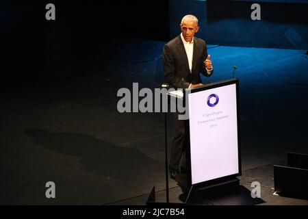 Copenhagen, Denmark. 10th June, 2022. Former U.S. President Barack Obama speaks at the Copenhagen Democracy Summit. Credit: Steffen Trumpf/dpa/Alamy Live News Stock Photo