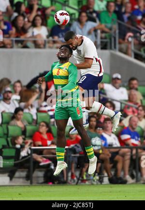 Austin, Texas, USA. 10th June, 2022. United States defender Cameron Carter-Vickers (20) leaps to head the ball over Grenada midfielder Leon Braveboy (6) during a Concacaf Nations League match on June 10, 2022 in Austin, Texas. (Credit Image: © Scott Coleman/ZUMA Press Wire) Credit: ZUMA Press, Inc./Alamy Live News Stock Photo