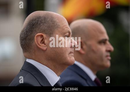 Skopje, North Macedonia. 11th June, 2022. German Chancellor Olaf Scholz (l, SPD), is greeted with military honors by Prime Minister Dimitar Kovacevski in northern Macedonia. On the second day of his Balkan trip, Scholz visits northern Macedonia and Bulgaria. Credit: Michael Kappeler/dpa/Alamy Live News Stock Photo