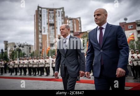 Skopje, North Macedonia. 11th June, 2022. German Chancellor Olaf Scholz (SPD), is greeted with military honors by Prime Minister Dimitar Kovacevski, in northern Macedonia. On the second day of his Balkan trip, Scholz visits Northern Macedonia and Bulgaria. Credit: Michael Kappeler/dpa/Alamy Live News Stock Photo