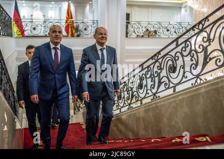 Skopje, North Macedonia. 11th June, 2022. German Chancellor Olaf Scholz (r, SPD), walks next to Prime Minister Dimitar Kovacevski in northern Macedonia. On the second day of his Balkan trip, Scholz visits northern Macedonia and Bulgaria. Credit: Michael Kappeler/dpa/Alamy Live News Stock Photo