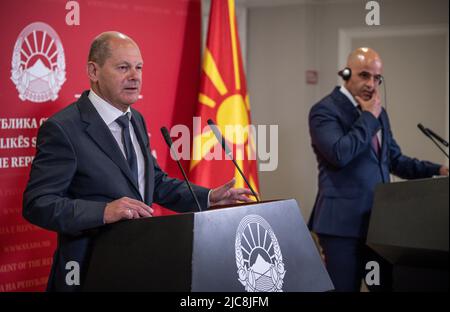 Skopje, North Macedonia. 11th June, 2022. Chancellor Scholz visiting Northern Macedonia. Credit: Michael Kappeler/dpa/Alamy Live News Stock Photo