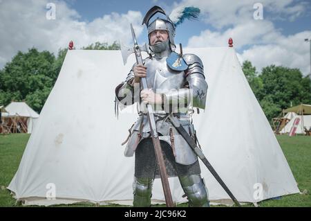 London, UK. 11th June 2022. Barnet Medieval Festival. Allan Harley(picture), Captain of Beaufort Companye re-enactment group. Historical reenactors commemorate the Battle of Barnet in north London. A key encounter fought during the War of the Roses on 14th April 1471, the military action helped secure the throne for Edward VI. Credit: Guy Corbishley/Alamy Live News Stock Photo