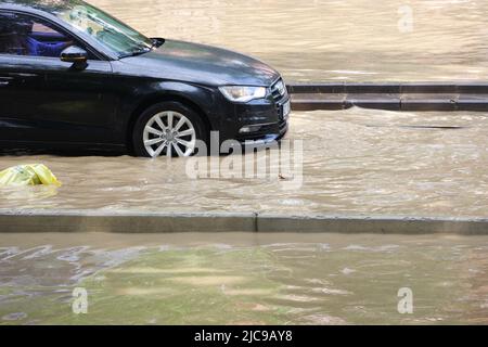 Ankara, Turkey, After the rain in Ankara manholes exploded and there was flood in streets of Bahcelievler Ankar view roads closed with flood water and cars trapped at road Credit: Del Calle/Alamy Live News Stock Photo