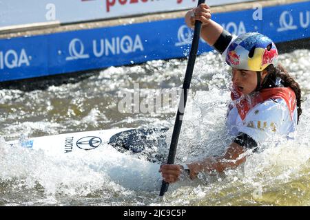 Prague, Czech Republic. 11th June, 2022. JESSICA FOX of Australia in action during the Women's Kayak final at the Canoe Slalom World Cup 2022 at Troja water canal in Prague, Czech Republic. (Credit Image: © Slavek Ruta/ZUMA Press Wire) Stock Photo