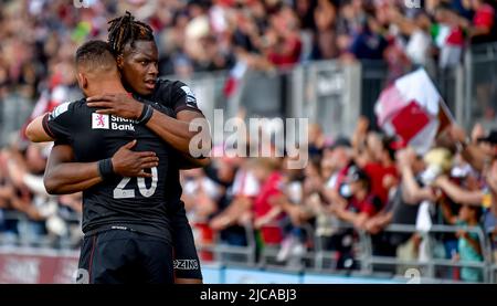 Maro Itoje and Andy Christie of Saracens at the end of their Gallagher Premiership Rugby Semi Final match between Saracens and Harlequins at the StoneX Stadium, London, England on 11 June 2022. Photo by Phil Hutchinson. Editorial use only, license required for commercial use. No use in betting, games or a single club/league/player publications. Credit: UK Sports Pics Ltd/Alamy Live News Stock Photo