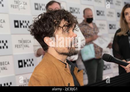 NEW YORK, NEW YORK - JUNE 11: Actor Peter Dinklage attends the screening of 'American Dreamer' during the 2022 Tribeca Festival at BMCC Tribeca PAC on June 11, 2022 in New York City. Stock Photo