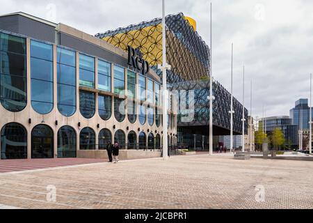The Rep - Birmingham Repertory Theatre is the longest-established of Britain's building-based theatre companies. Next to it The Library of Birmingham. Stock Photo