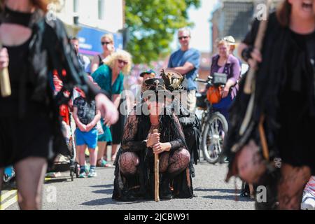 Wimborne Minster, UK. 11th June 2022.  Thousands of people flocked to the Dorset town of Wimborne Minster for the popular folk festival.  The annual event has been absent for two years because of the pandemic but returned to celebrate its 40th birthday in the glorious sunshine. Credit: Richard Crease/Alamy Live News Stock Photo