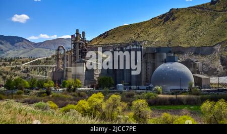 AREGON, USA - MAY 02, 2018: - Steel structures Industrial or plant in Oregon, USA Stock Photo