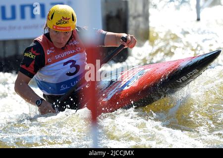 June 12, 2022, Prague, Czech Republic: TEREZA FISEROVA of Czech Republic in action during the Women's Canoe final at the Canoe Slalom World Cup 2022 at Troja water canal in Prague, Czech Republic. (Credit Image: © Slavek Ruta/ZUMA Press Wire) Stock Photo