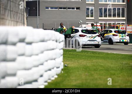 96 UNAL Emre Can (esp) , Team VRT, Clio Cup 2022, action 08 RODRIGO Joaquin (esp), Vearsa Sport, Clio Cup 2022, action during the 6th round of the Clio Cup Europe 2022, from 9 to 13, 2022 on the Circuit de la Comunitat Valenciana Ricardo Tormo, in Cheste, Valencian Community, Spain - Photo Eric Alonso / DPPI Stock Photo