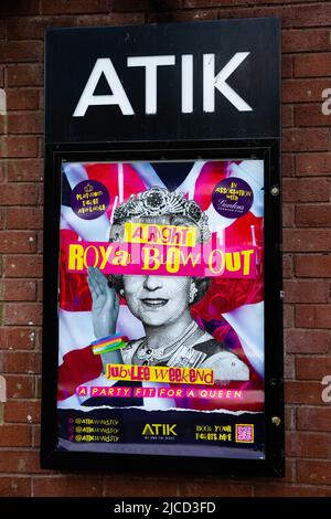Windsor, UK. 2nd June, 2022. A poster advertising a Platinum Jubilee party is pictured outside a nightclub. Windsor will be hosting a series of celebr Stock Photo
