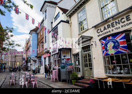 Windsor, UK. 1st June, 2022. A street is decorated with flags and bunting for Queen Elizabeth II's Platinum Jubilee. Windsor will be hosting a series of Platinum Jubilee celebrations over the Jubilee Bank Holiday weekend. Credit: Mark Kerrison/Alamy Live News Stock Photo