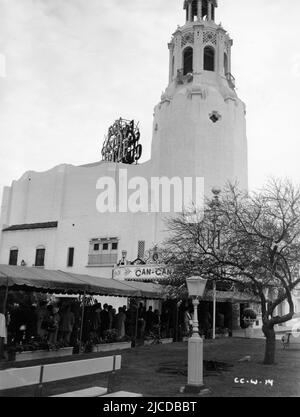 The Carthay Circle Movie Theatre, Los Angeles  in March 1960 showing FRANK SINATRA SHIRLEY MacLAINE LOUIS JOURDAN and MAURICE CHEVALIER in CAN-CAN 1960 director WALTER LANG musical comedy written by Abe Burrows music and lyrics Cole Porter screenplay Dorothy Kingsley and Charles Lederer costume design Irene Sharaff cinematography William H. Daniels Suffolk-Cummings Productions / Twentieth Century Fox Stock Photo