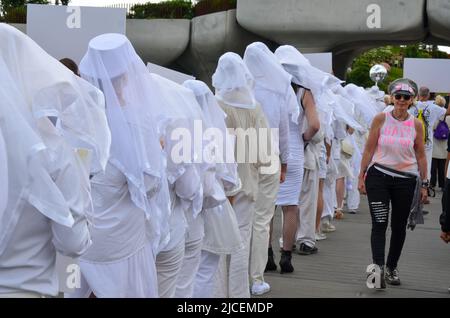 New York, New York, USA. 12th June, 2022. New Yorkers are seen lined up to enter the Little Island Park in Lower Manhattan, New York City to honor the victims of Shooting victims on June 12, 2022. (Credit Image: © Ryan Rahman/Pacific Press via ZUMA Press Wire) Stock Photo