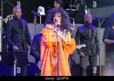 Cambridge, UK. 12th June, 2022. Diana Ross performs at The Cambridge Club Festival 2022 on Sunday 12th June at Childerley Orchard in Cambridge Credit: SOPA Images Limited/Alamy Live News Stock Photo