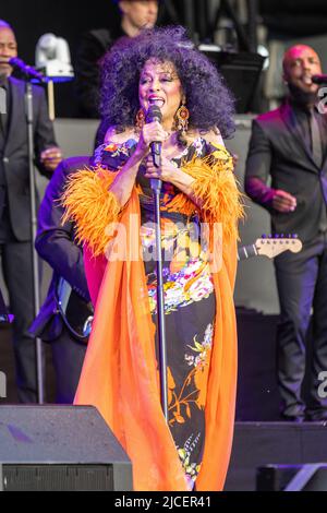 Cambridge, UK. 12th June, 2022. Diana Ross performs at The Cambridge Club Festival 2022 on Sunday 12th June at Childerley Orchard in Cambridge (Photo by Phil Lewis/SOPA Images/Sipa USA) Credit: Sipa USA/Alamy Live News Stock Photo
