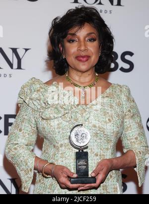 New York, NY, USA. 12th June, 2022. Phylicia Rashad in the press room for The 75th Annual Tony Awards - Press Room, Radio City Music Hall, New York, NY June 12, 2022. Credit: CJ Rivera/Everett Collection/Alamy Live News Stock Photo