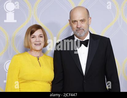 NEW YORK, NEW YORK - MARCH 28: Anthony Edwards and Mare Winningham attend  Plaza Suite Opening Night on March 28, 2022 in New York City Stock Photo  - Alamy