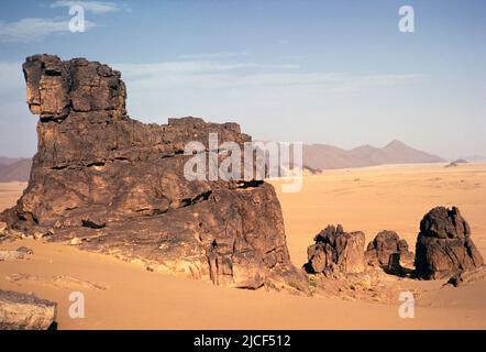 Edge of the sandstone escarpment, Sahara desert landscape, Tassili N'Ajjer National Park, near Djanet, Algeria, north Africa 1973 Stock Photo
