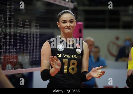 ISTANBUL, TURKEY - JANUARY 23, 2022: Zehra Gunes in Fenerbahce Opet vs Vakifbank Turkish Sultans League match in Burhan Felek Sport Hall Stock Photo