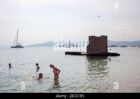 Petit port la Valette Cap d'Antibes, Plage des Ondes, France Stock Photo