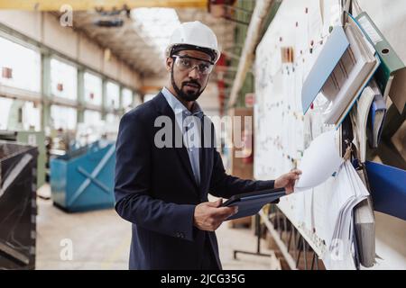 Manager leader is making team training for technicians, supervisors, engineers. Safety at workplace training. Stock Photo
