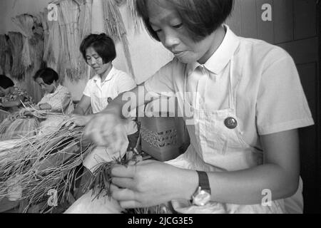 Beijing, China. 30th June, 2020. Chinese workers at work in a factory, they are braiding cords, July 29, 1972 Credit: dpa/Alamy Live News Stock Photo