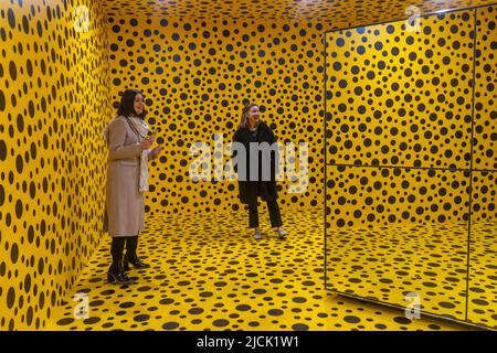 An Introduction To The Immersive Art By Yayoi Kusama - Solo Travel