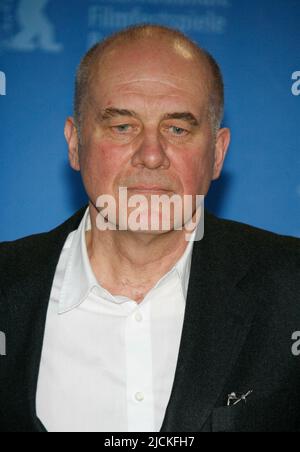 Berlin, Deutschland. 12th Feb, 2009. ARCHIVE PHOTO: The actor Hanns Zischler turns 75 on June 18, 2022, photocall 'Hilde' actor Hanns ZISCHLER, portrait, portrait, Germany Berlinale Special Gala Photocall, photo session, press conference, photocall, presentation, 59. Berlin International Film Festival from February 5th to 15th, 2009 in Berlin, Berlinale, February 12th, 2009 Credit: dpa/Alamy Live News Stock Photo