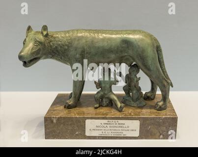 Beijing central gifts cultural relics management center - 1987 bronze series - female Wolf feed baby - Italy Stock Photo