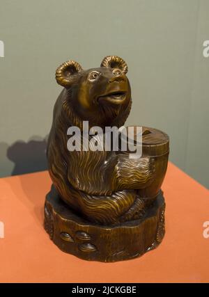 Beijing central gifts cultural relics management center - send 2001 belarus President jiang zemin woodcarving bear Stock Photo