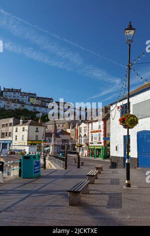 UK, England, Devon, Torbay, Brixham, Traditional Galleries, Pub and Shops on The Strand Stock Photo