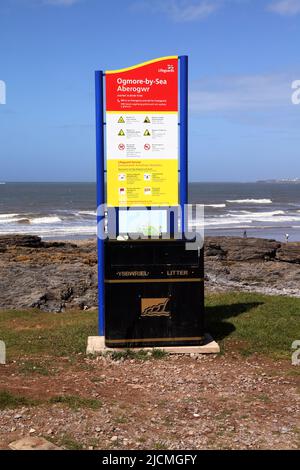 Right at the end of the car park is a location sign with instructions should you need the emergency services, right in front is a double itter bin. Stock Photo