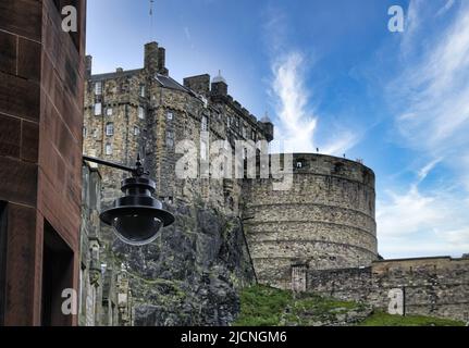 Edinburgh Castle is an ancient fortress, which from its position on top of the castle rock, dominates the panorama of the city of Edinburgh. Stock Photo