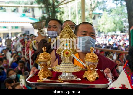 Dharmashala, Himachal Pradesh, India. 14th June, 2022. Tibetan in exile standing with offering for Tibetan Spiritual Leader the Dalai Lama during the last day of two-day teaching on Tsongkhapa's Concise Stages for the Path to Enlightenment (lamrim dudon) and confer the Avalokiteshvara Jinasagara Initiation (chenrezig gyalwa gyatso wang) on the occasion of Buddha Shakyamuni's Birth, Enlightenment and Parinirvana Day (sa-dhe duechen), at Tsugla Khang Temple, Mcleodganj, Dharamshala on Tuesday. (Credit Image: © Shailesh Bhatnagar/Pacific Press via ZUMA Press Wire) Stock Photo