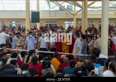 Dharmashala, Himachal Pradesh, India. 14th June, 2022. Tibetan Spiritual Leader the Dalai Lama greets the audience during the last day of two-day teaching on Tsongkhapa's Concise Stages for the Path to Enlightenment (lamrim dudon) and confer the Avalokiteshvara Jinasagara Initiation (chenrezig gyalwa gyatso wang) on the occasion of Buddha Shakyamuni's Birth, Enlightenment and Parinirvana Day (sa-dhe duechen), at Tsugla Khang Temple, Mcleodganj, Dharamshala on Tuesday. (Credit Image: © Shailesh Bhatnagar/Pacific Press via ZUMA Press Wire) Stock Photo