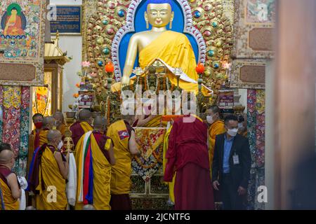 Dharmashala, Himachal Pradesh, India. 14th June, 2022. Tibetan Spiritual Leader the Dalai Lama during the last day of two-day teaching on Tsongkhapa's Concise Stages for the Path to Enlightenment (lamrim dudon) and confer the Avalokiteshvara Jinasagara Initiation (chenrezig gyalwa gyatso wang) on the occasion of Buddha Shakyamuni's Birth, Enlightenment and Parinirvana Day (sa-dhe duechen), at Tsugla Khang Temple, Mcleodganj, Dharamshala on Tuesday. (Credit Image: © Shailesh Bhatnagar/Pacific Press via ZUMA Press Wire) Stock Photo