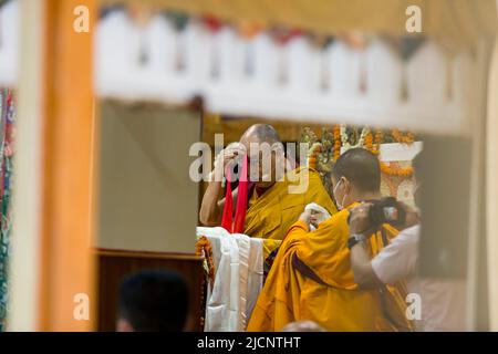 Dharmashala, Himachal Pradesh, India. 14th June, 2022. Tibetan Spiritual Leader the Dalai Lama during the last day of two-day teaching on Tsongkhapa's Concise Stages for the Path to Enlightenment (lamrim dudon) and confer the Avalokiteshvara Jinasagara Initiation (chenrezig gyalwa gyatso wang) on the occasion of Buddha Shakyamuni's Birth, Enlightenment and Parinirvana Day (sa-dhe duechen), at Tsugla Khang Temple, Mcleodganj, Dharamshala on Tuesday. (Credit Image: © Shailesh Bhatnagar/Pacific Press via ZUMA Press Wire) Stock Photo