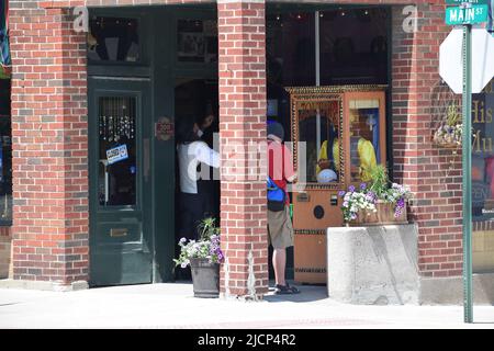 Two men outside the Hannibal History Museum in Hannibal Missouri; a man standing in front of a Zoltar Speaks machine Stock Photo