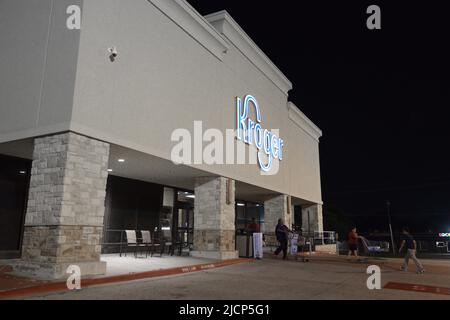 Night photo of Kroger grocery store in Irving, Texas Stock Photo