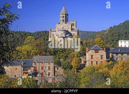 France, Puy-de-Dôme, Saint-Nectaire, the village dominated by its Romanesque church Stock Photo