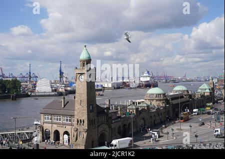 Hamburg, Germany. 15th June, 2022. View from the Stintfang to the landing stages in the port of Hamburg and the Blohm Voss shipyard with its dry docks. Credit: Marcus Brandt/dpa/Alamy Live News Stock Photo