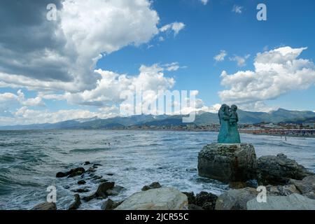 L'attesa statue in Viareggio, Italy on the Tyrrhenian Sea. Stock Photo