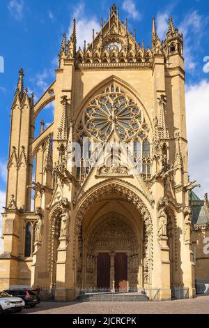 Metz Cathedral, also called the Cathedral of Saint Stephen, Metz (Cathédrale Saint Étienne de Metz), is a Roman Catholic cathedral in Metz, capital of Stock Photo