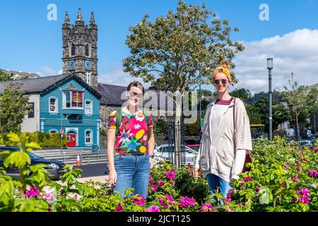 Bantry, West Cork, Ireland. 15th June, 2022. The sun shone today in Bantry, West Cork as temperatures hit 18C, despite the strong breezes. Enjoying the warm weather were Claire Reilly from Brisbane, Australia and Elma Relihan, Costa Rica and Limerick. Credit: AG News/Alamy Live News